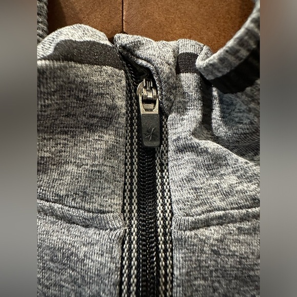 Athleta Fastest Track Gray Long Sleeve Quarter-Zip Pullover- size Medium - Picture 3 of 7
